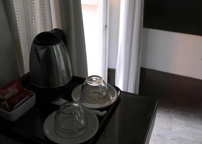 לינה וארוחת בוקר Degli Antiquari 4*