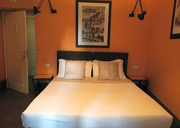 לינה וארוחת בוקר Degli Antiquari 4*