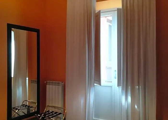 Degli Antiquari 4*