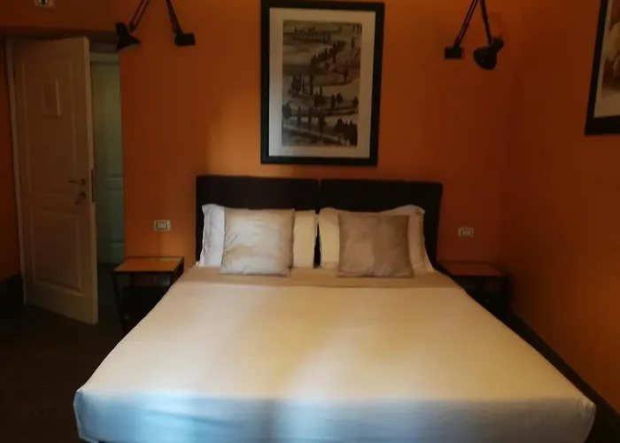 Degli Antiquari 4*